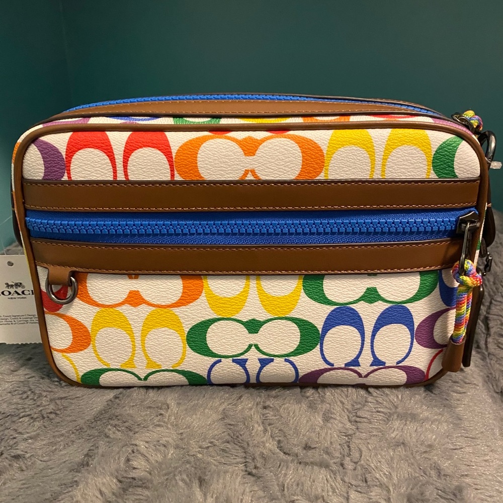 🌈Graham Crossbody In Rainbow Signature🌈